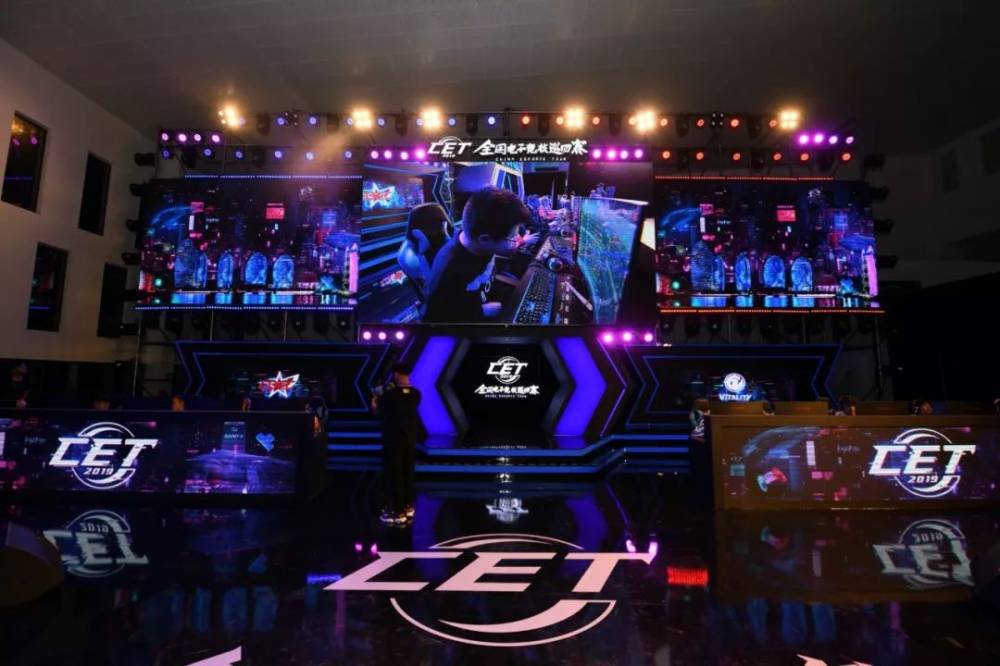 交锋更是类 交锋更是类